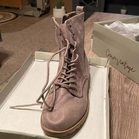 NIB Crown Vintage side zip toast boots, Size 5 - Picture 3 of 6